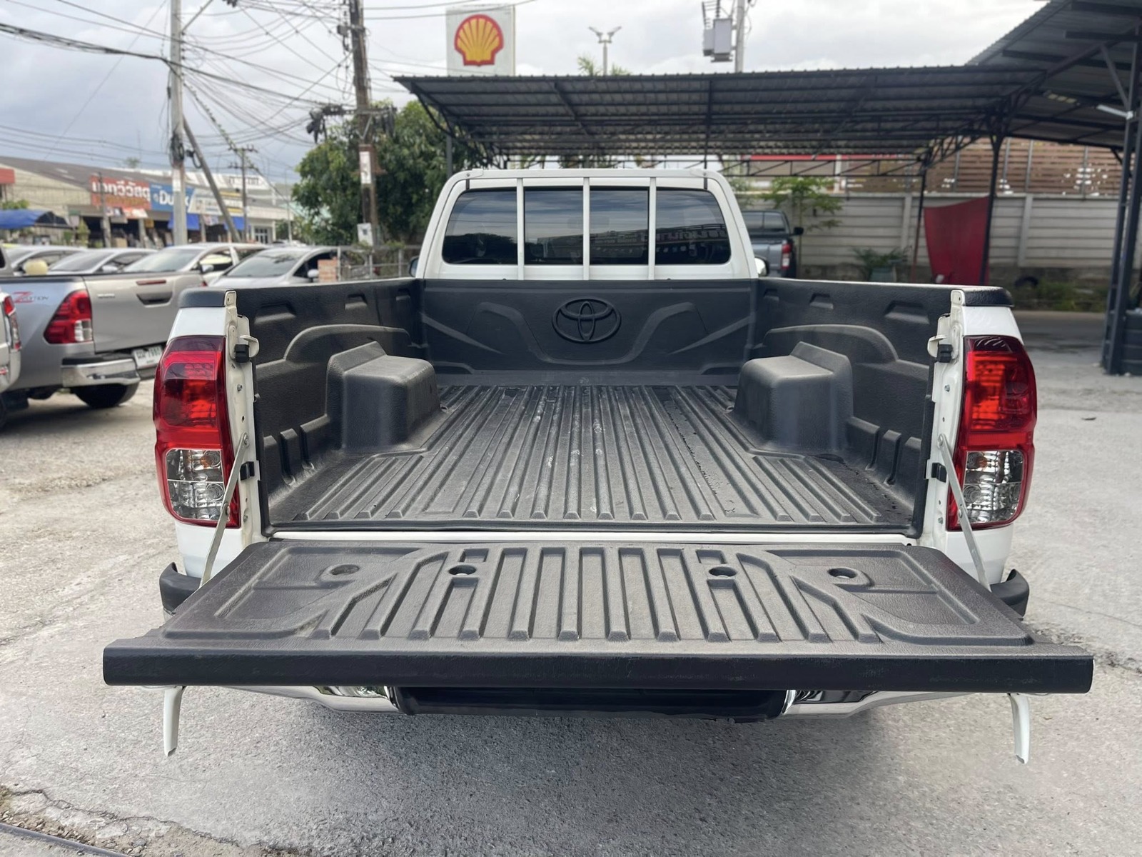 Car image 13